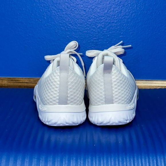 Size 8.5- Women’s Nike Renew In Season TR 10 Running Shoes White CK2576-010 NEW - Picture 6 of 8